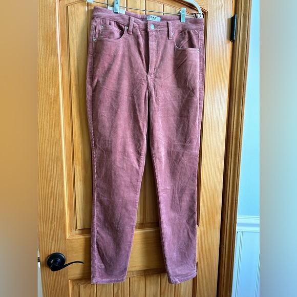 22. Oat High-Rise Blush Skinny
Corduroy Pants - Picture 7 of 10